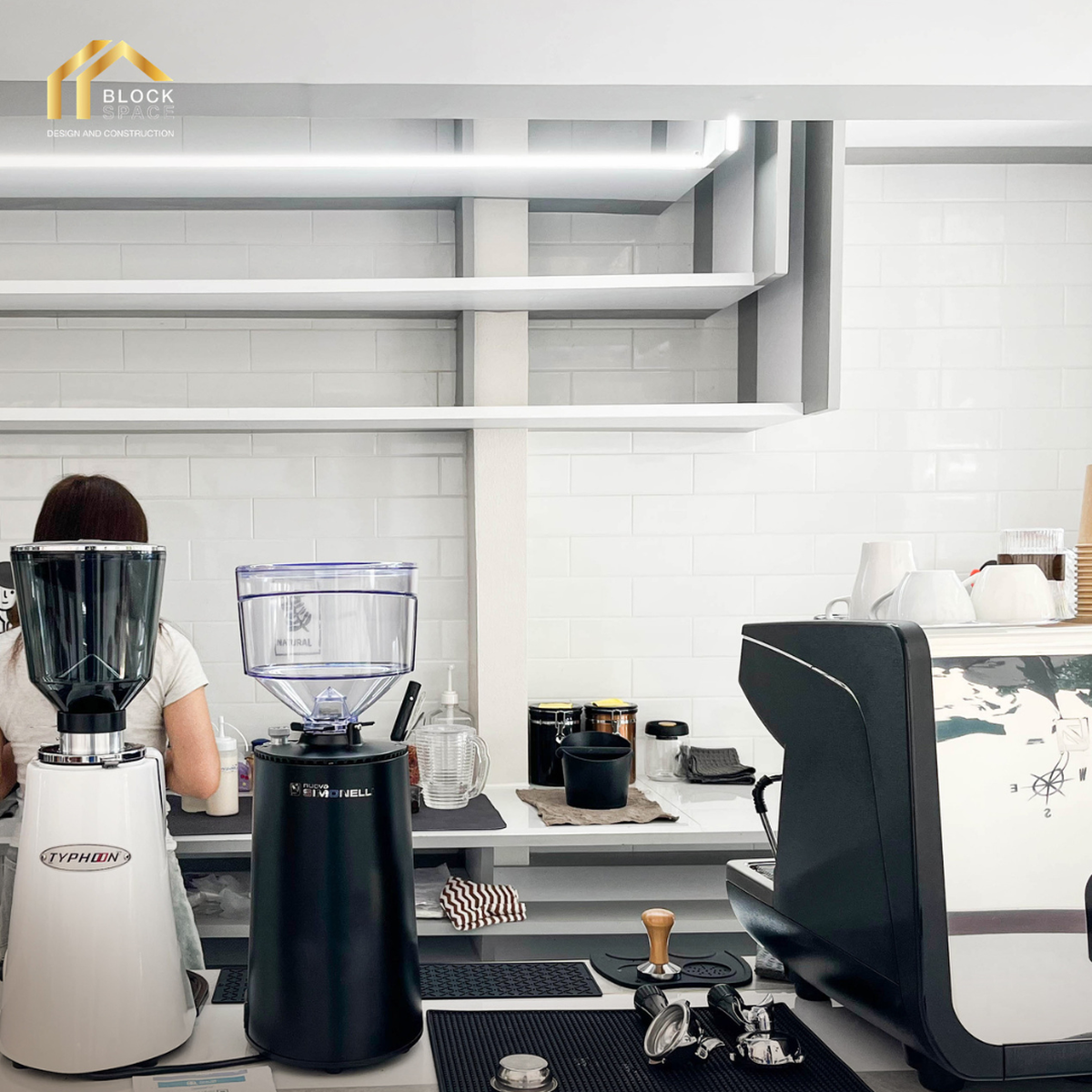 เปลี่ยนพื้นที่จำกัด ให้กลายเป็น "Space" สุดล้ำ! ไอเดียแต่งคาเฟ่สไตล์ Modern Minimal ที่เรียบแต่โก้ — BlockSpace